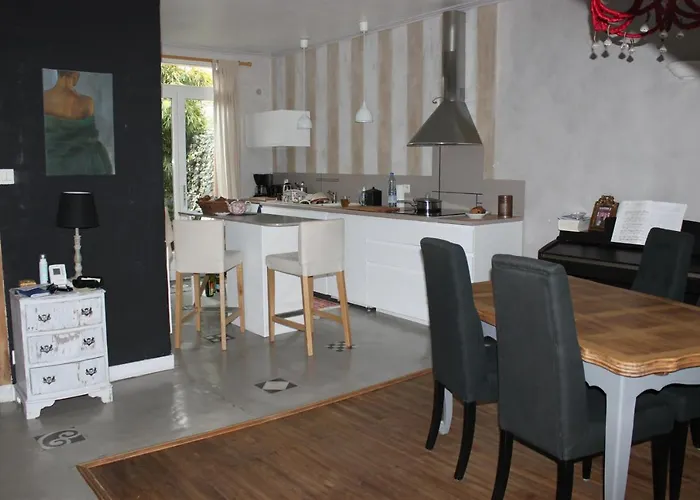 La Tropicale- D'hote Au Calme 住宿加早餐酒店 南特