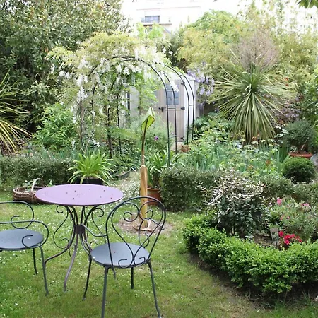 Bed and Breakfast La Tropicale- D'hote Au Calme 3*
